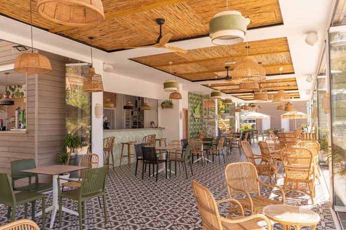 La Perla Negra Beach Bar