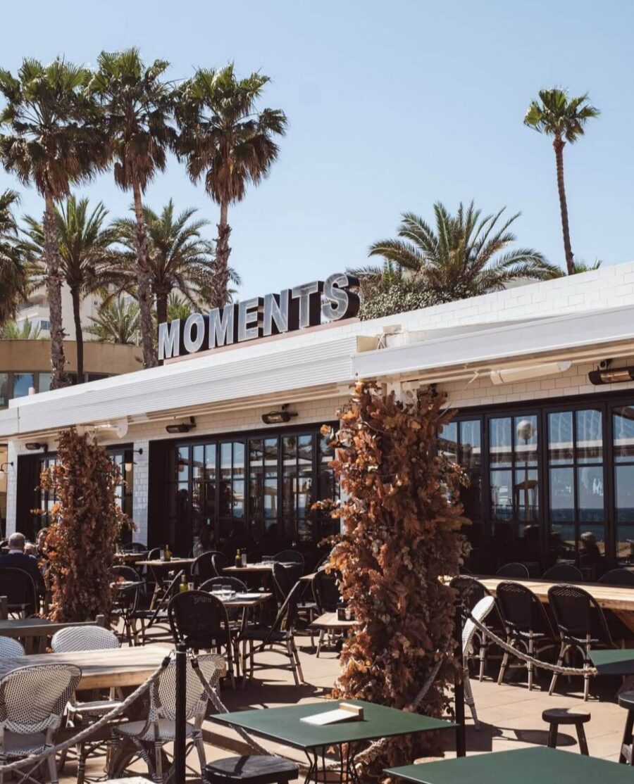 Moments Bar